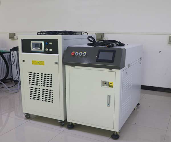 手持激光焊接機(jī)圖片 手持激光焊接機(jī)圖片